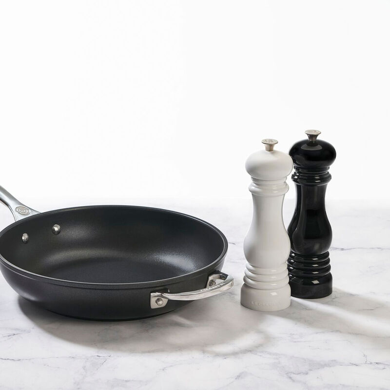 Le Creuset Salt and Pepper Mill Set image number 1